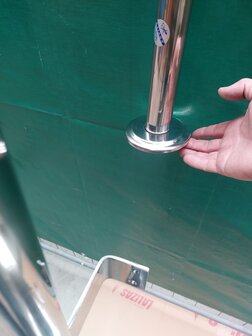 Flenzen met rozet voor bevestiging bovenop de steiger